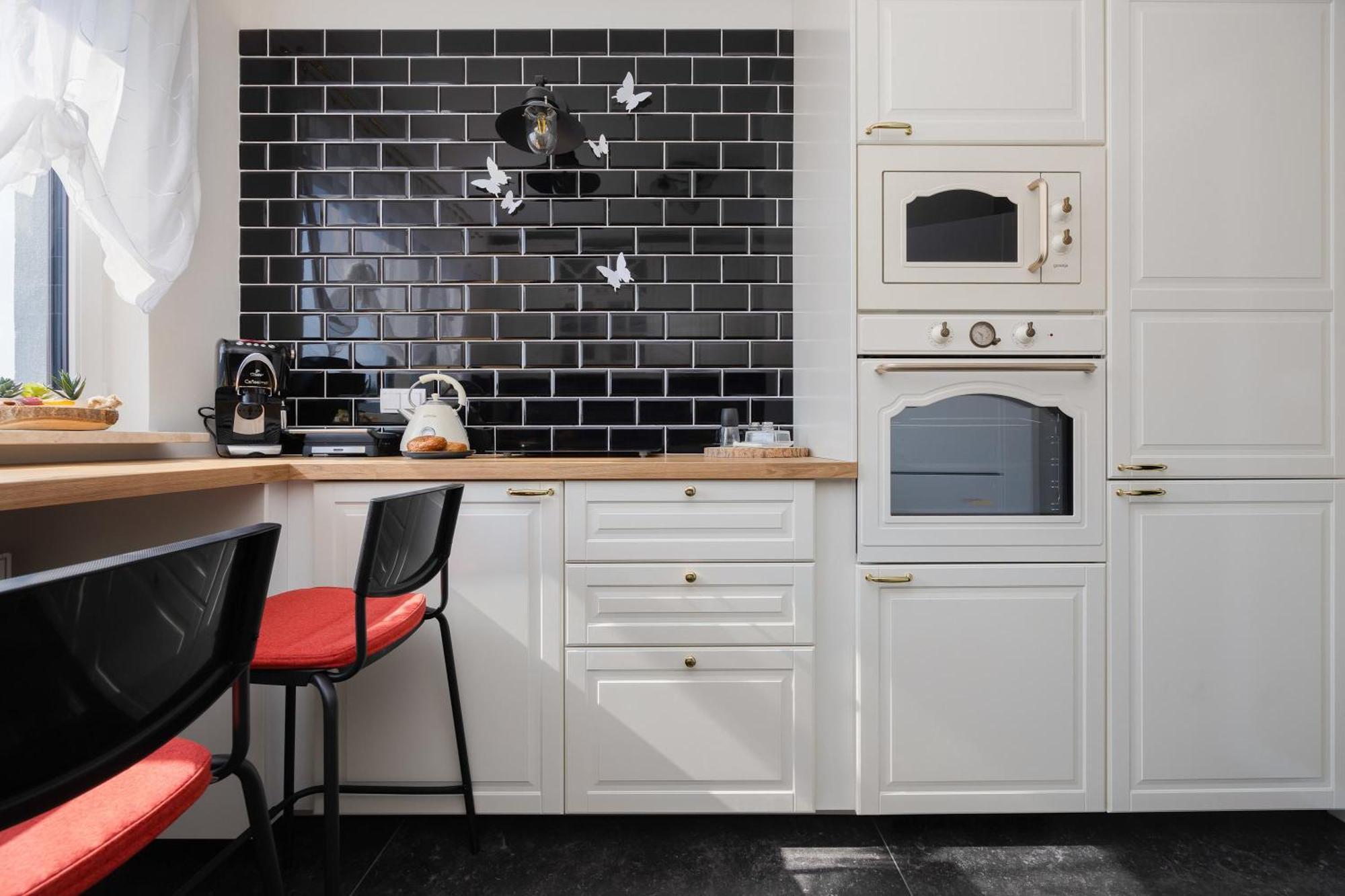 Exceptional In With Parking By Renters Leilighet *