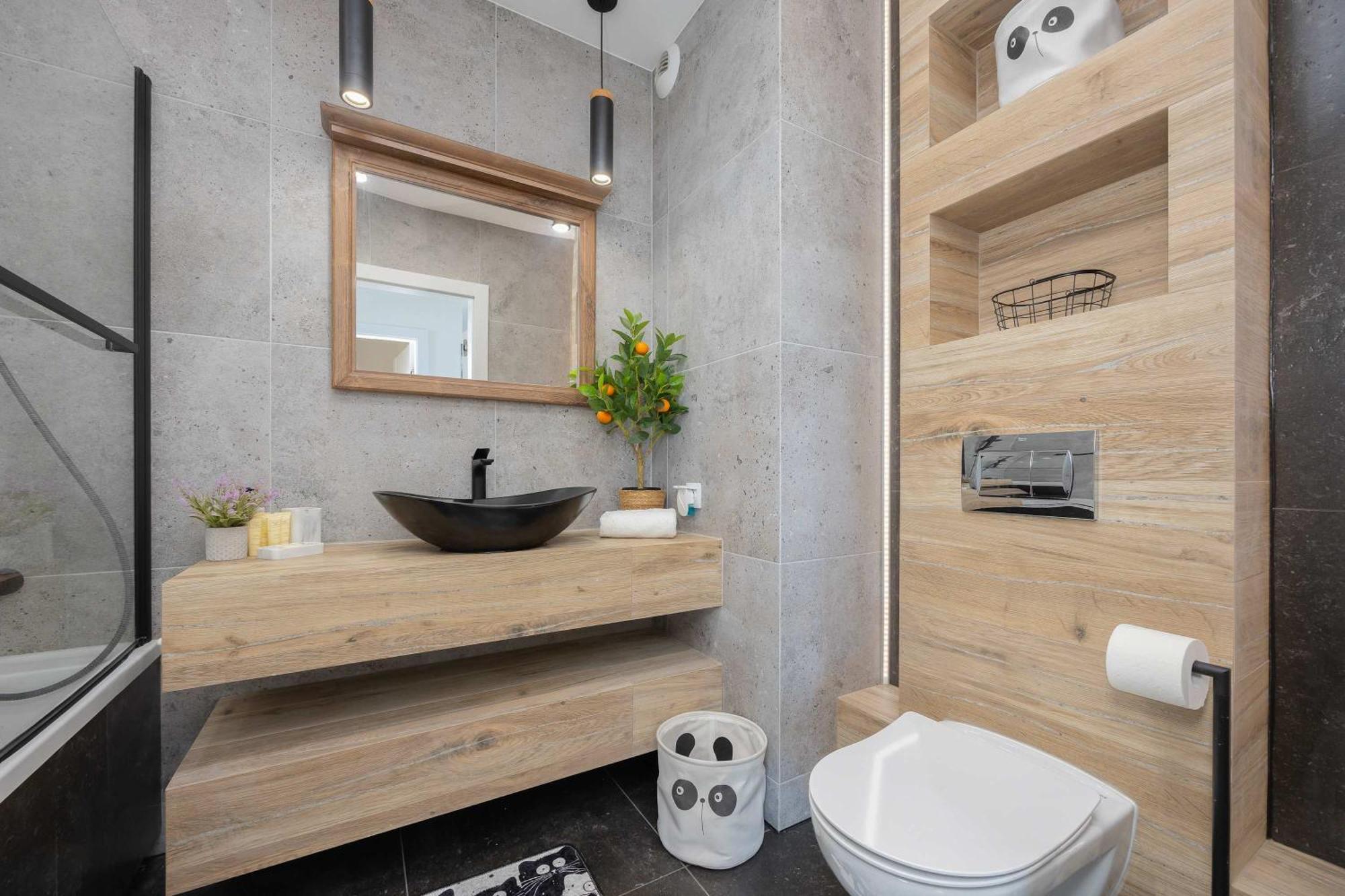 Exceptional In With Parking By Renters Leilighet
